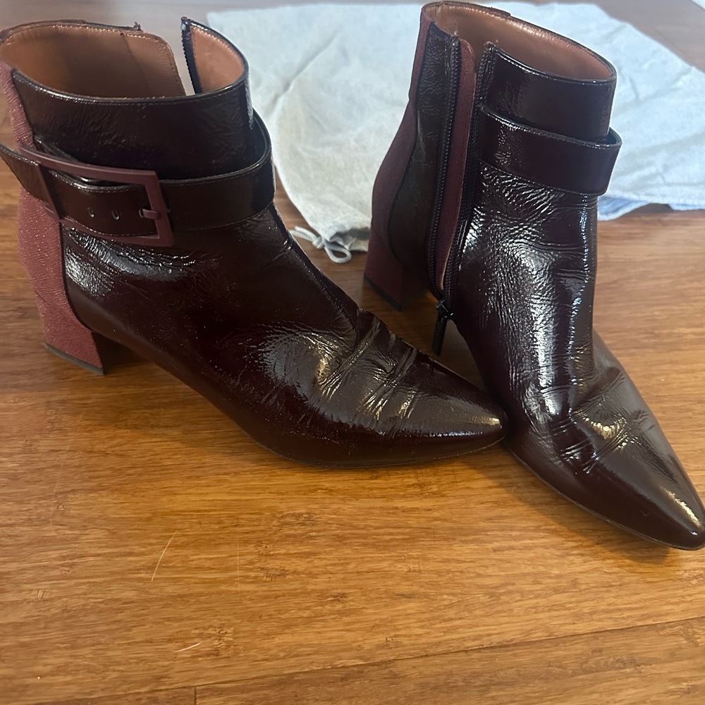 Aquatalia Leather Merlot Bordeaux Red Ankle Booties with Buckle. Made in Italy